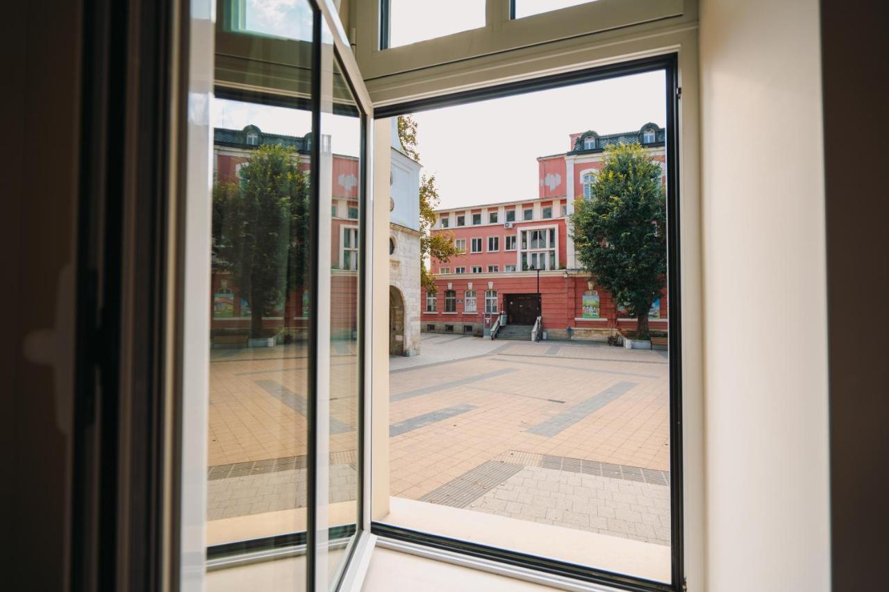 Хотел Театъръ Hotel Pleven Exterior photo