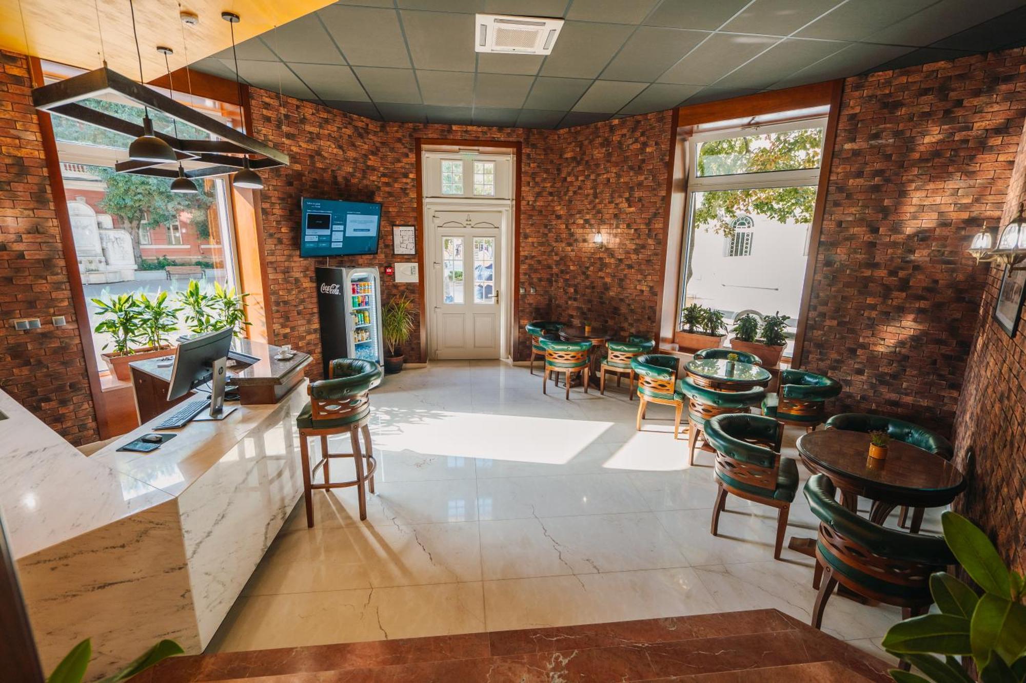 Хотел Театъръ Hotel Pleven Exterior photo