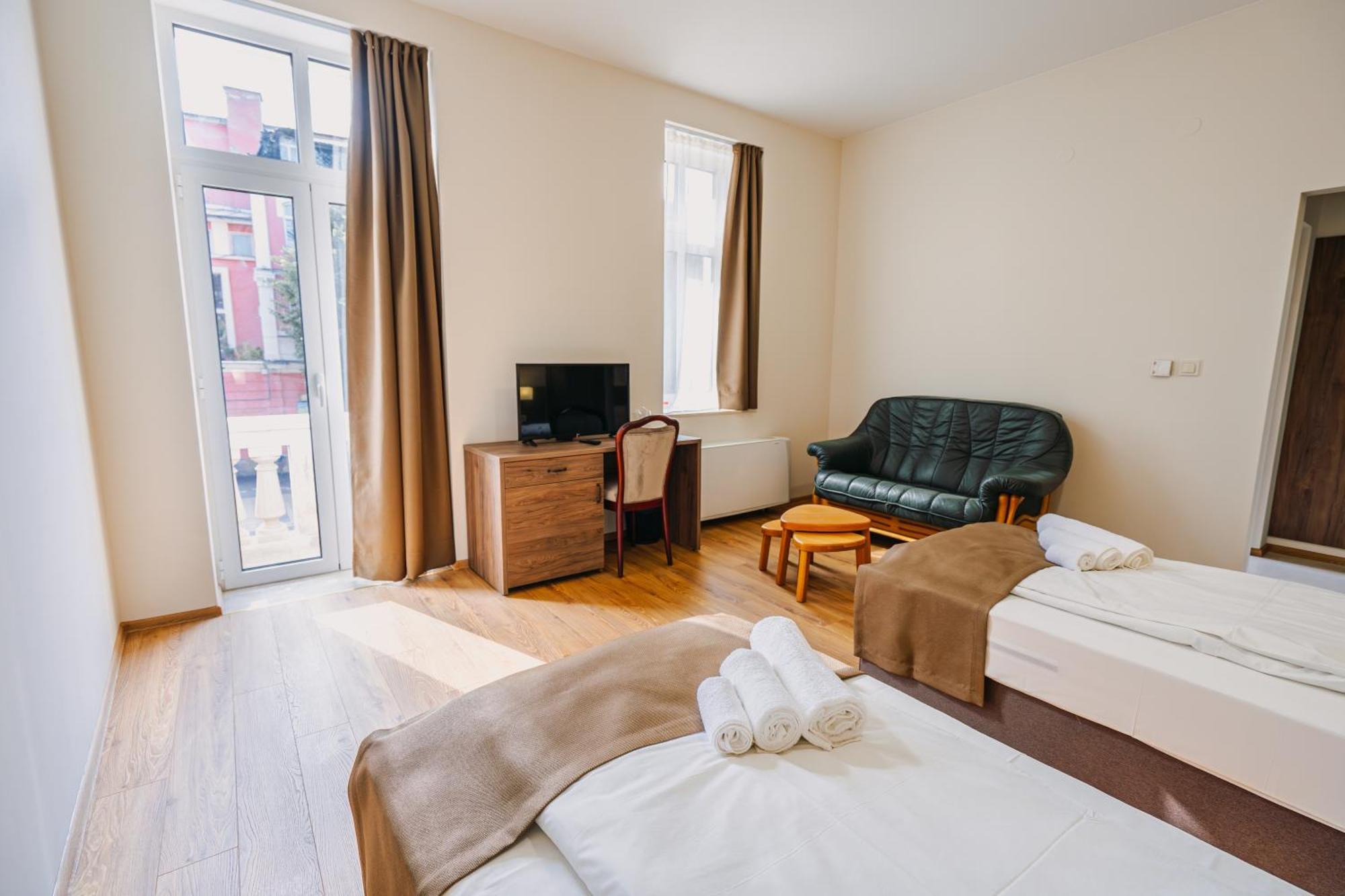 Хотел Театъръ Hotel Pleven Exterior photo