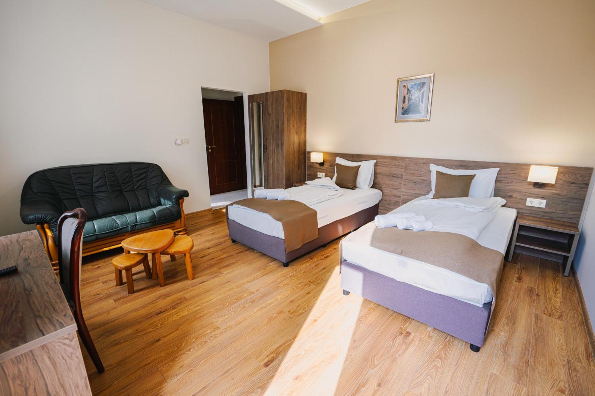 Хотел Театъръ Hotel Pleven Exterior photo